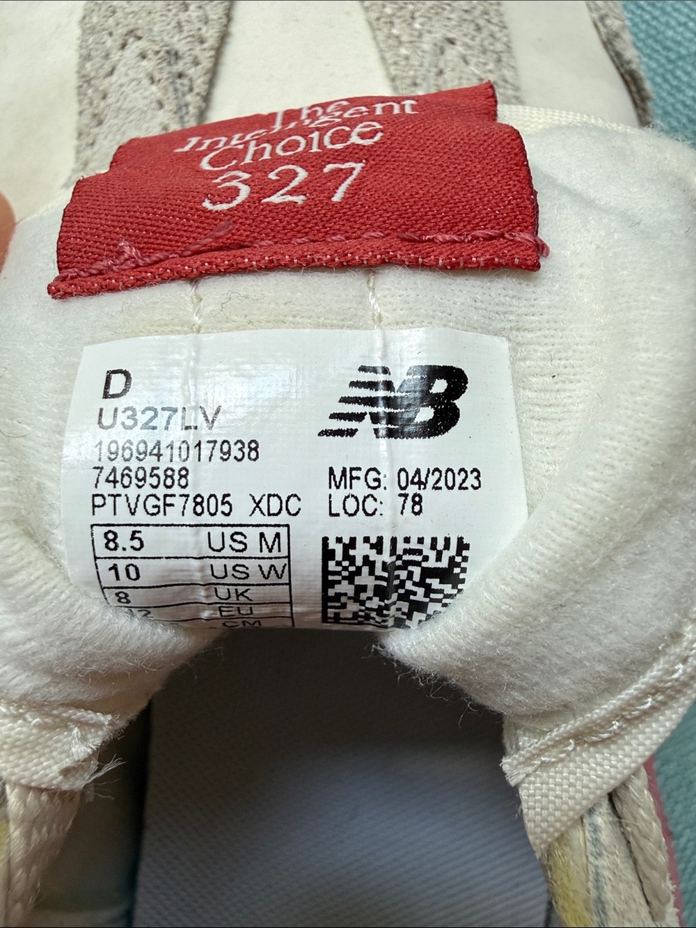 New Balance Cream & Burgundy 327 Lifestyle Sneakers - Picture 2 of 5